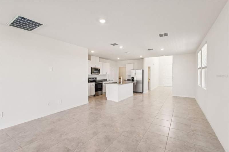 4 bedroom Single Family Residence at 879 Sunshower Drive, The Reserve At Hammock Oaks, Lady Lake — photo 3
