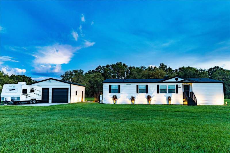 Country Lane EstatesHomes for Sale in Plant City, FL