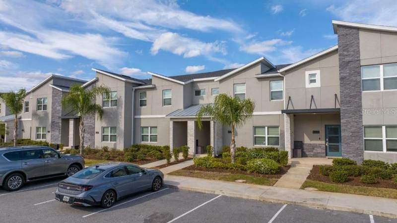 4 bedroom Townhouse at 4337 Quote Street, Cove At Storey Lake III, Kissimmee — photo 3