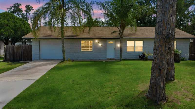 3 bedroom Single Family Residence at 3307 Pine Tree Drive, Florida Shores 01, Edgewater — photo 1