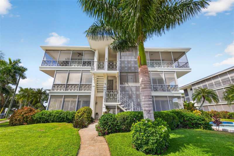 2 bedroom Condominium at 1000 N Shore Drive #2, Whispering Waters Condo, St Petersburg — photo 1