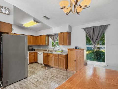 38932 Central Avenue, Zephyrhills FL - photo 6 of 6