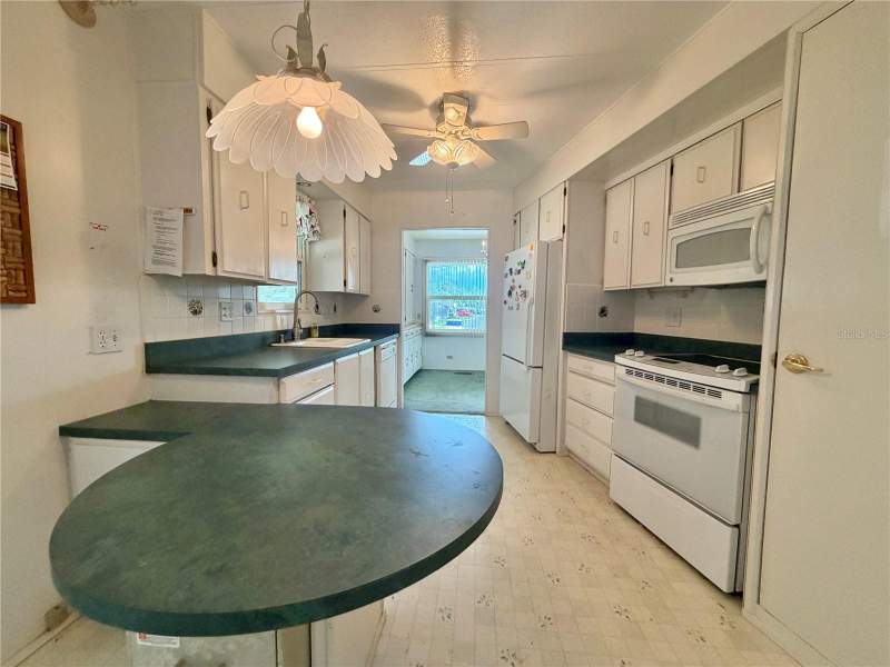 2 bedroom Mobile Home at 132 Tamarisk Way, Hawthorne At Leesburg A Coop, Leesburg — photo 4