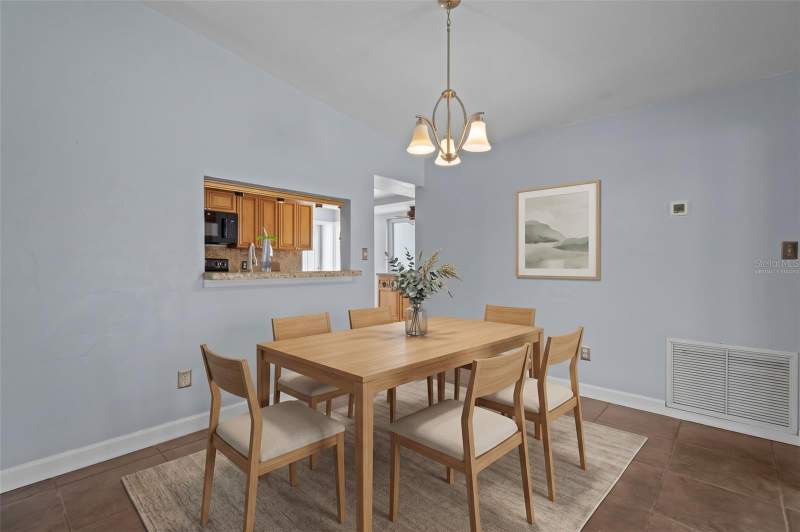 4 bedroom Single Family Residence at 2075 N Keene Road, Montclair Lake Estates, Clearwater — photo 4