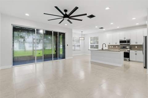 8201 Cypress Breeze Way, Tampa FL - photo 8 of 37