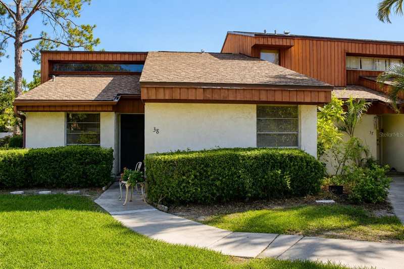 2 bedroom Condominium at 2054 Sunset Point Road #38, Woodlake 1 Condo, Clearwater — photo 1