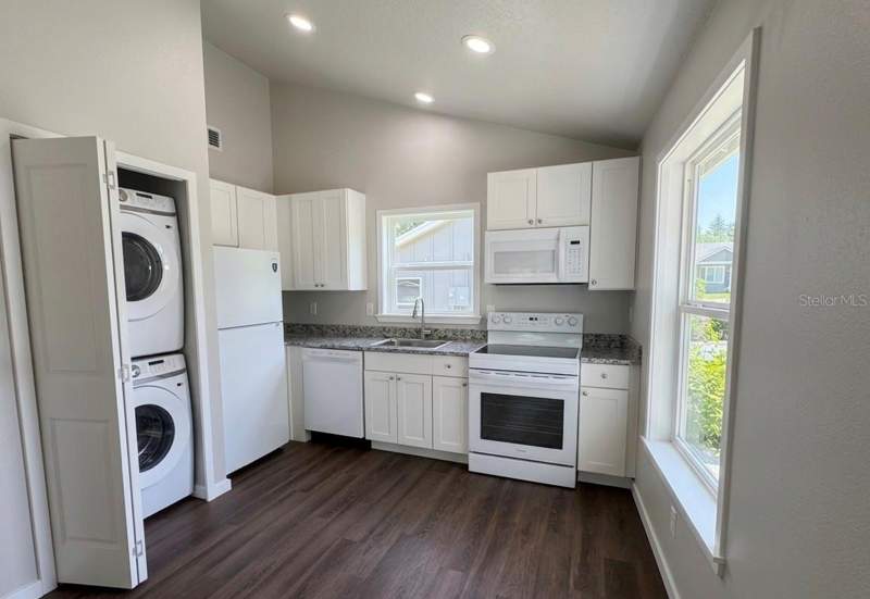 3 bedroom Single Family Residence at 357 N Main Avenue, Edge’S Second Addition To Groveland, Groveland — photo 2