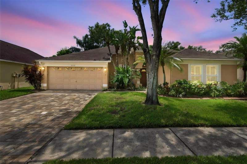 3 bedroom Single Family Residence at 11417 Cypress Park Street, Caseys Landing, Tampa — photo 2
