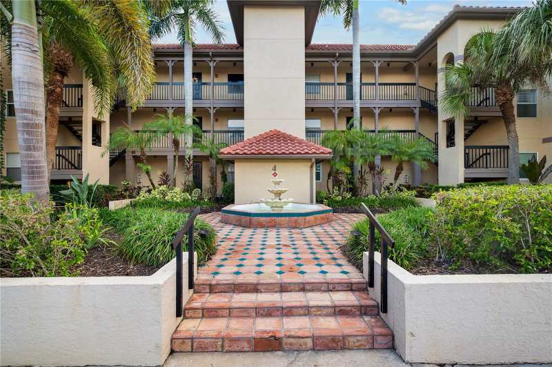 2 bedroom Condominium at 2400 Feather Sound Drive #425, Audubon Condo At Feather Sound, Clearwater — photo 1