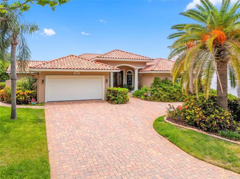 5 bedroom Single Family Residence at 2001 Illinois Ave NE, Venetian Isles, St Petersburg — photo 4