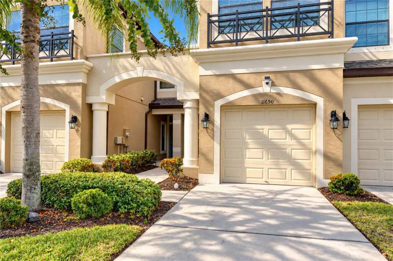 3 bedroom Townhouse at 11650 Crowned Sparrow Lane, West Lake Twnhms Ph 1, Tampa — photo 3