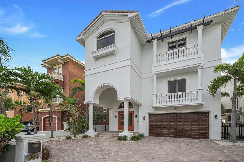 5 bedroom Single Family Residence at 9550 W Gulf Boulevard, Sawyer & Harrells 2nd Add, Treasure Island — photo 1