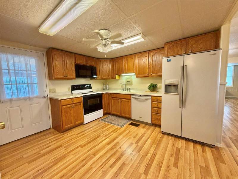 2 bedroom Mobile Home at 115 Gardenia Way, Hawthorne At Leesburg A Coop, Leesburg — photo 3