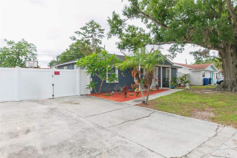 4 bedroom Single Family Residence at 7412 Kingston Drive, Winston Park Unit 2, Tampa — photo 4