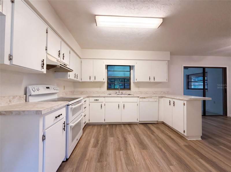 3 bedroom Single Family Residence at 4621 NW 29th Avenue, Benwood Estate, Gainesville — photo 2