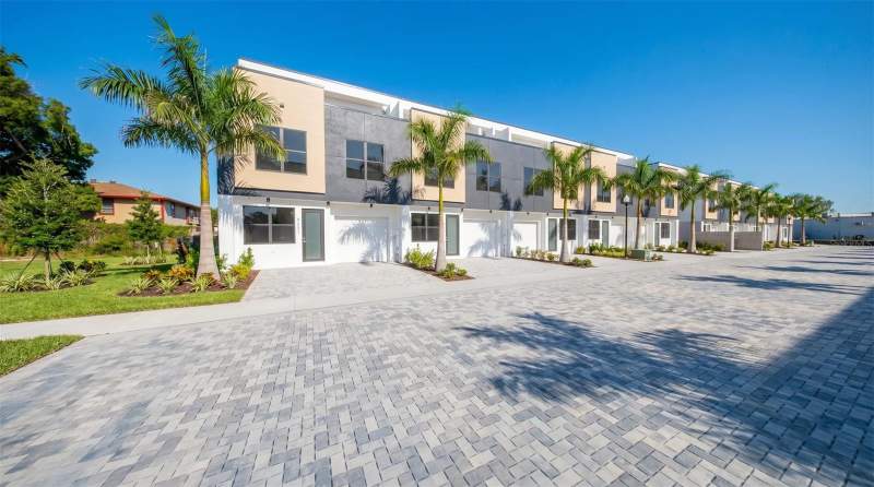 4 bedroom Townhouse at 8405 Modano Place, Fontanarosa Village Twnhms, Tampa — photo 3