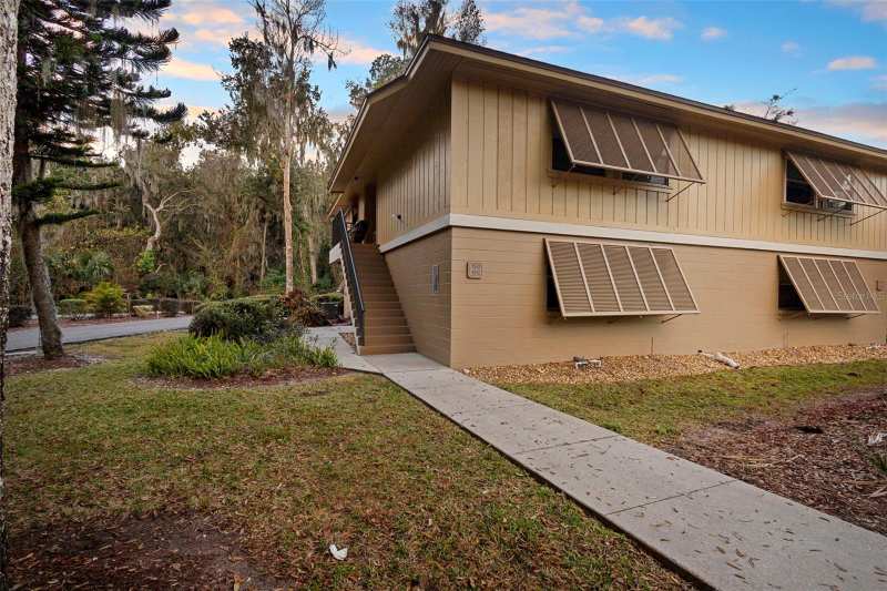 2 bedroom Condominium at 120 Hibiscus Woods Court #15C, Lakeside Condo Apts, Deltona — photo 1