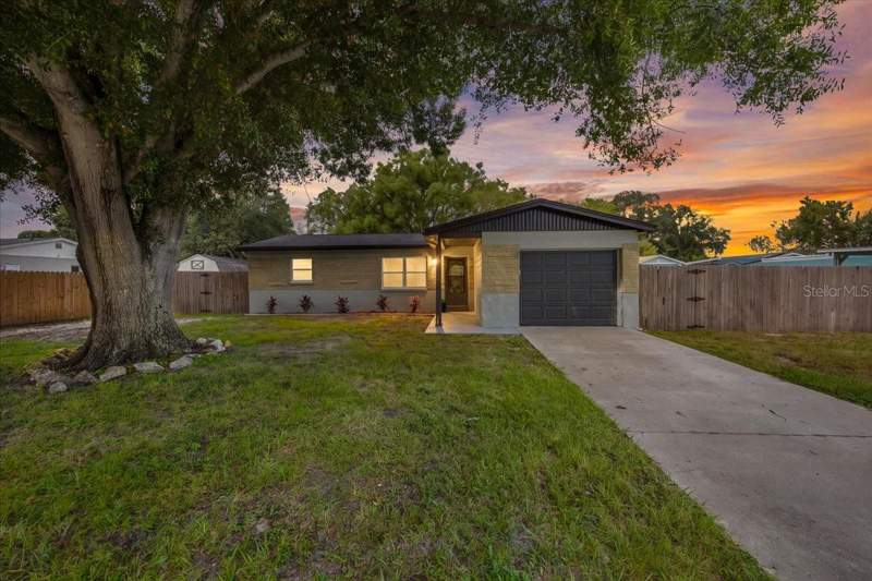 3 bedroom Single Family Residence at 14756 Mockingbird Lane, Twin Lakes Manor, Clearwater — photo 2
