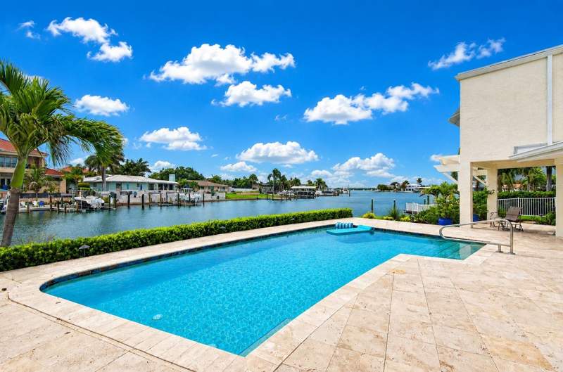 4 bedroom Single Family Residence at 812 SNUG ISLAND, ISLAND ESTATES OF CLEARWATER UNIT 7B, CLEARWATER BEACH — photo 2