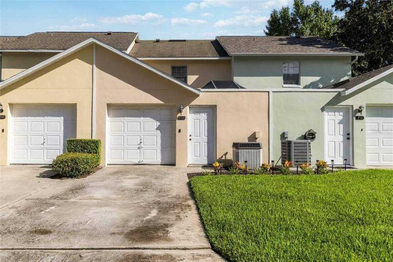 2 bedroom Townhouse at 2708 E Pine Street, Charles Towne, Orlando — photo 3