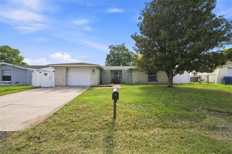 3 bedroom Single Family Residence at 9040 Crabtree Lane, Embassy Hills, Port Richey — photo 2