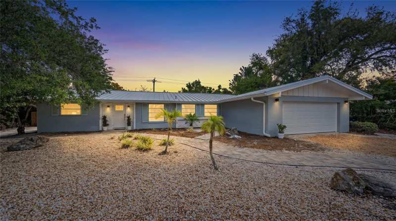 3 bedroom Single Family Residence at 611 Venice Lane, Siestas Bayside Waterside East, Sarasota — photo 1
