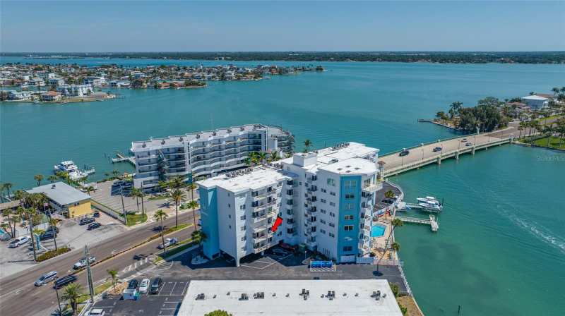 2 bedroom Condominium at 285 107 Avenue #306, St James Condo, Treasure Island — photo 1