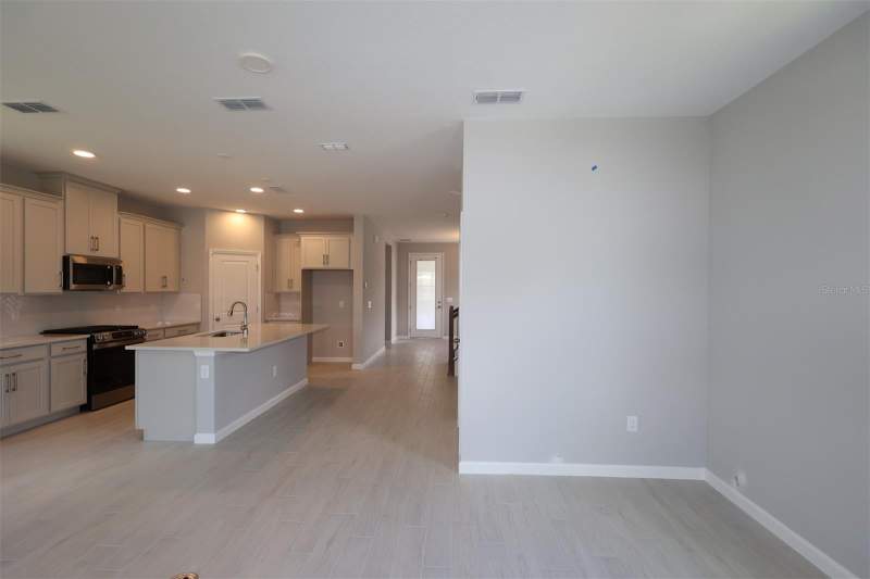 4 bedroom Single Family Residence at 1347 Lumpini Street, Center Lake On The Park, St Cloud — photo 4