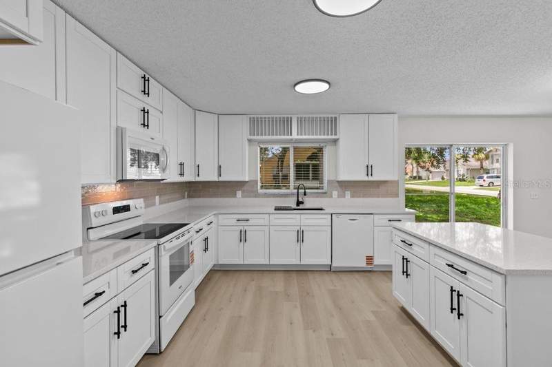 4 bedroom Single Family Residence at 1537 Morning Star Drive, Sunrise Lakes Ph I Sub, Clermont — photo 2