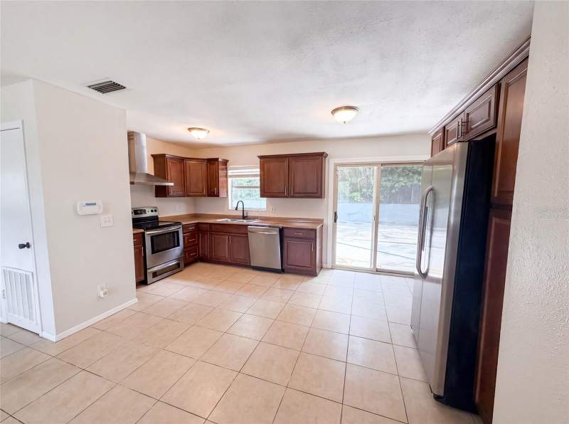 4 bedroom Single Family Residence at 7018 Lynwood Drive, Temple Park Unit 4, Tampa — photo 2