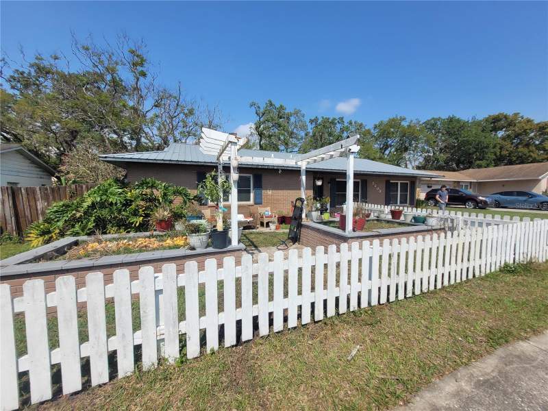 3 bedroom Single Family Residence at 5203 Presidential Street, Presidential Manor Unit 2B, Seffner — photo 2