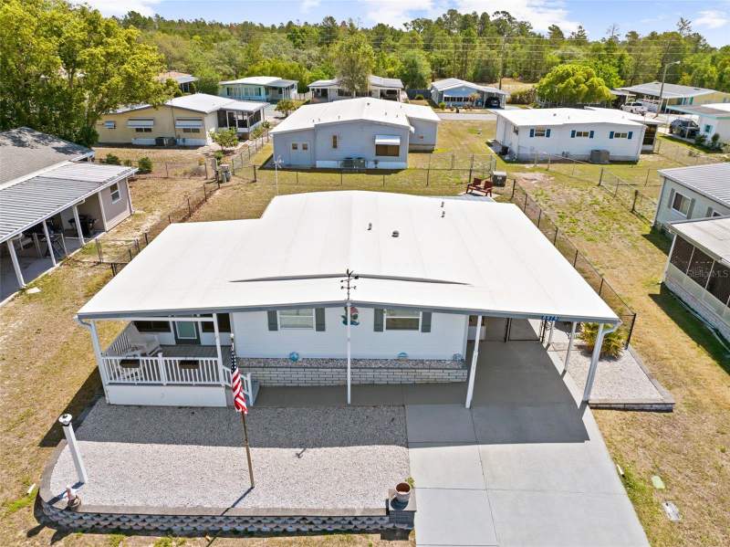 2 bedroom Mobile Home at 8979 Highpoint Boulevard, High Point Mh Sub, Brooksville — photo 2