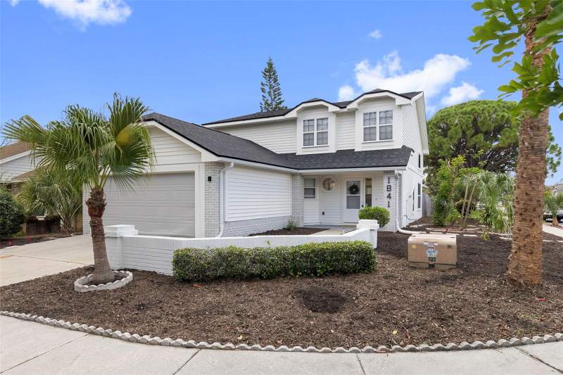1841 SPRINGWOOD CIRCLE