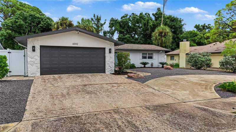 3 bedroom Single Family Residence at 6342 31st Street, Hanna Park, St Petersburg — photo 2