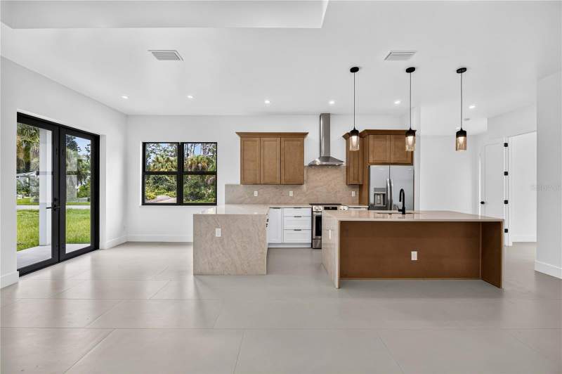 4 bedroom Single Family Residence at 18420 Jefferson Avenue, Port Charlotte Sec 014, Port Charlotte — photo 3
