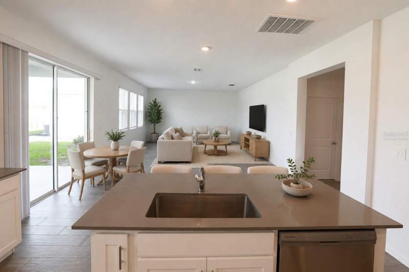 4 bedroom Single Family Residence at 2587 Runners Circle, Wellness Way 50S, Clermont — photo 3