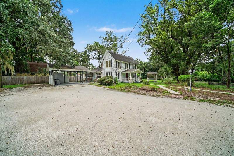 4 bedroom Single Family Residence at 1509 W Windhorst Road, Unplatted, Brandon — photo 2