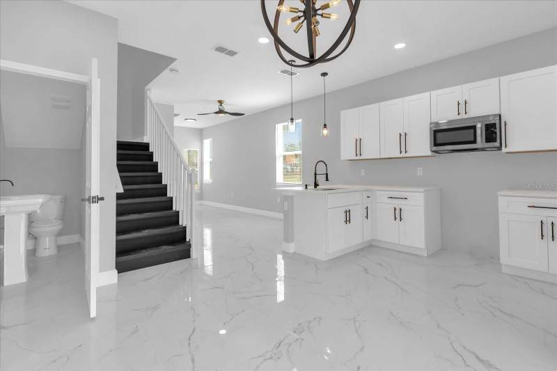 3 bedroom Single Family Residence at 2404 CENTER STREET, MIDWAY, SANFORD — photo 3