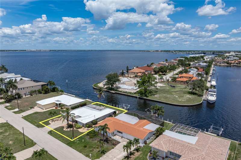 3 bedroom Single Family Residence at 2211 Palm Tree Drive, Punta Gorda Isles Sec 04, Punta Gorda — photo 1