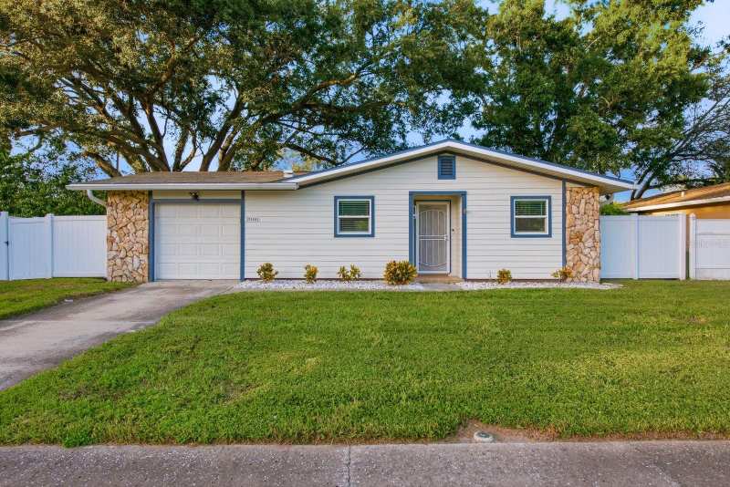 2 bedroom Single Family Residence at 2080 Butternut Circle, Charter Oaks, Clearwater — photo 1