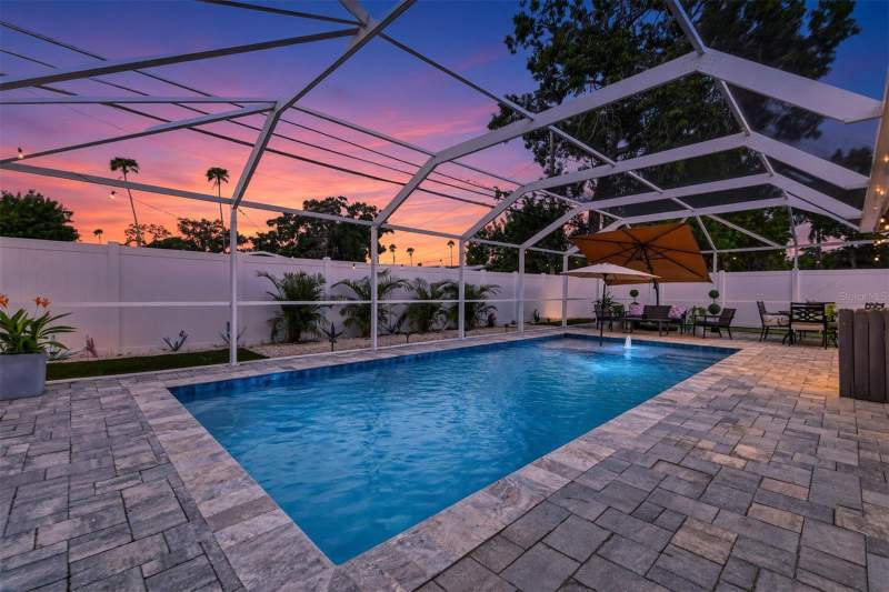 4 bedroom Single Family Residence at 4018 Helena Street, Shore Acres Overlook Sec, St Petersburg — photo 2