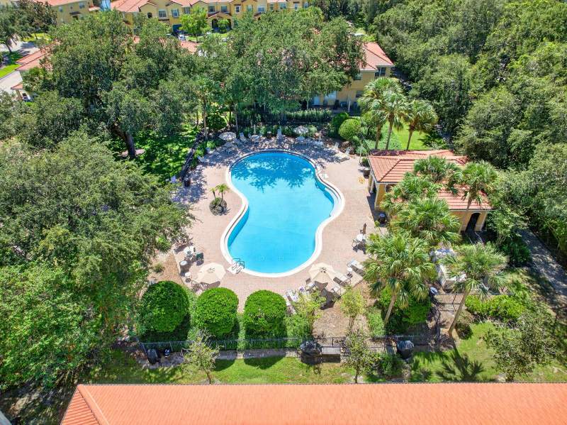 4 bedroom Townhouse at 5109 Killarney Way, Compass Bay Unit 4, Kissimmee — photo 2