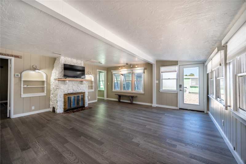 6 bedroom Single Family Residence at 115 124th Avenue, Coney Island, Treasure Island — photo 1