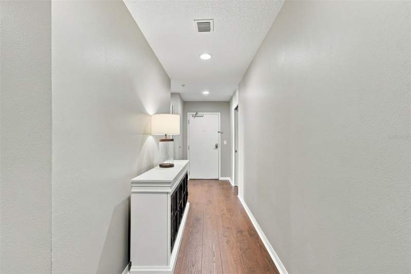 2 bedroom Condominium at 226 5th Avenue #M05, Walker-Whitney Plaza Condo, St Petersburg — photo 4