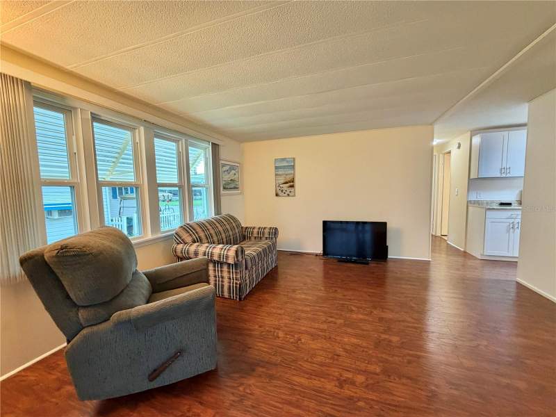 2 bedroom Mobile Home at 119 Audubon Drive, Hawthorne At Leesburg A Coop, Leesburg — photo 2