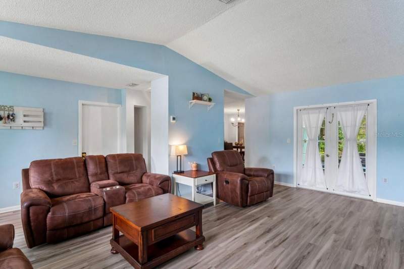 3 bedroom Single Family Residence at 1211 Crossbow Lane, Gulfview Ridge, Tarpon Springs — photo 2
