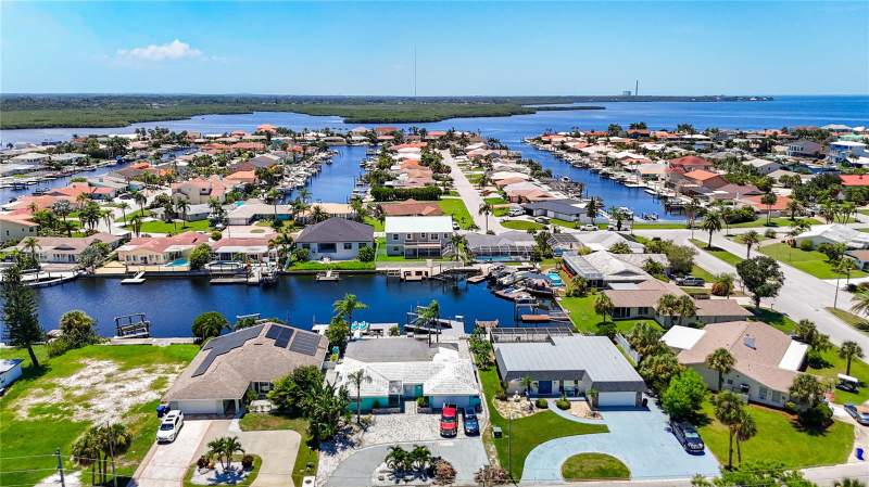 4 bedroom Single Family Residence at 3516 Floramar Terrace, Flor A Mar, New Port Richey — photo 4