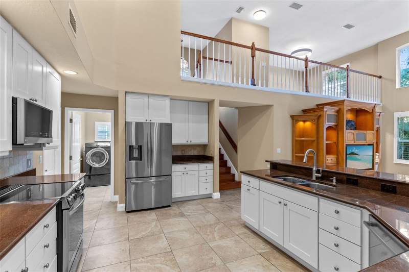 4 bedroom Single Family Residence at 525 SADDLEWOOD LANE, WINDING HOLLOW UNIT 2, WINTER SPRINGS — photo 2