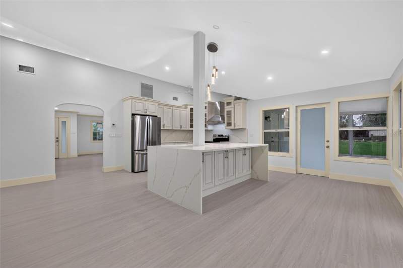 3 bedroom Single Family Residence at 870 Narcissus Avenue, Mandalay Sub, Clearwater Beach — photo 3