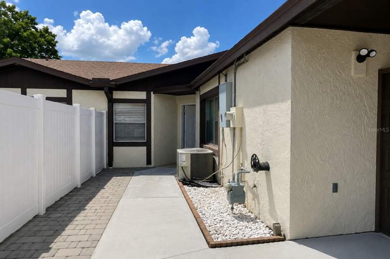 2 bedroom Townhouse at 10034 Brightfield Court, Townhomes At Green Briar Village, Orlando — photo 2